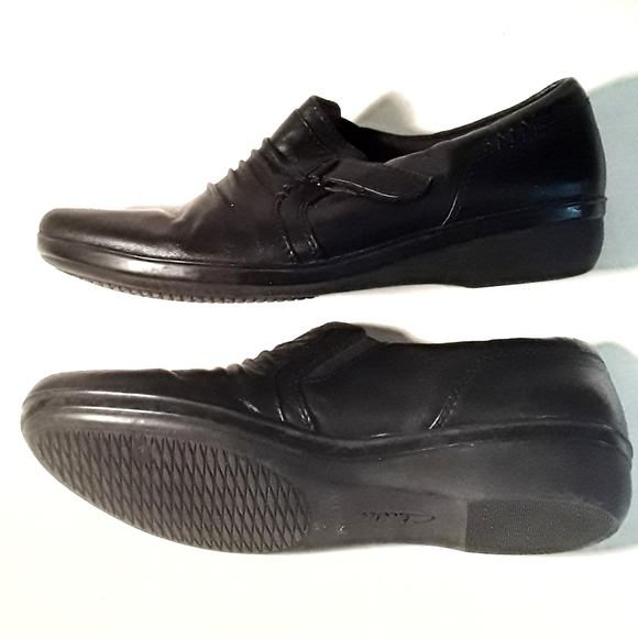 Clark's Black Ruched Leather Loafers - Picture 3 of 16